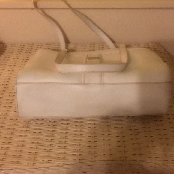 Vegan/Leather Shoulder Bag. - Picture 5 of 9